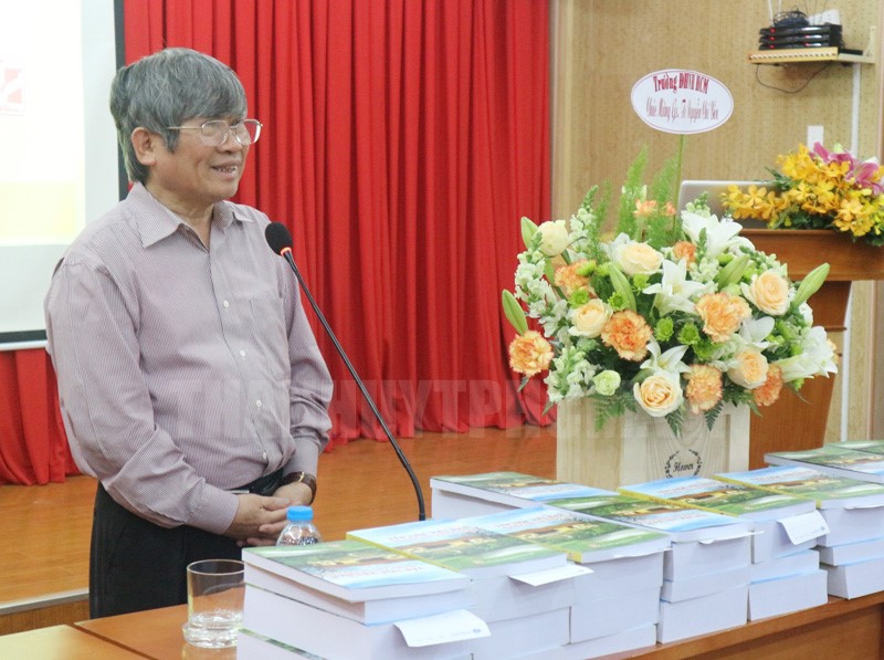Giáo sư, Tiến sĩ Nguyễn Chí Bền giới thiệu về bộ sách
