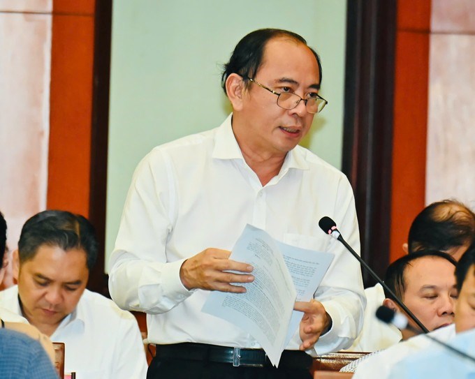 Giám đốc Sở Y tế Tăng Chí Thượng báo cáo tại hội nghị. (Ảnh VIỆT DŨNG)