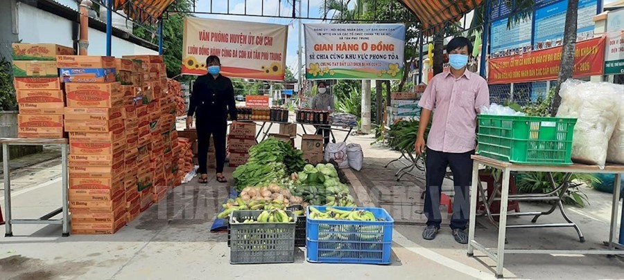 "Gian hàng 0 đồng" hỗ trợ cho người dân trong khu vực phong tỏa ấp Bến Đò 2, xã Tân Phú Trung