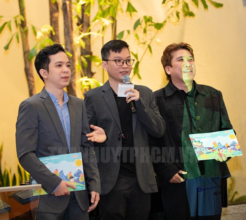 Các tác giả Phạm Kim Long, Phạm Kỳ Anh và Nguyễn Minh Tiến (từ trái sang phải) giới thiệu về chương trình.
