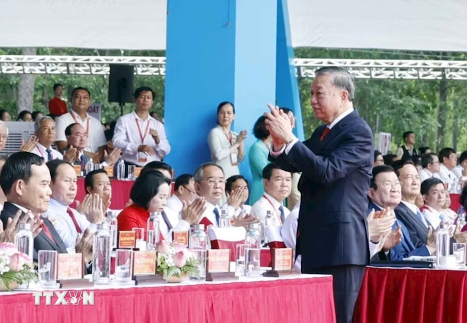 Tổng Bí thư, Chủ tịch nước Tô Lâm, các đồng chí lãnh đạo, nguyên lãnh đạo Đảng, Nhà nước dự Lễ kỷ niệm. (Ảnh: Thống Nhất/TTXVN)