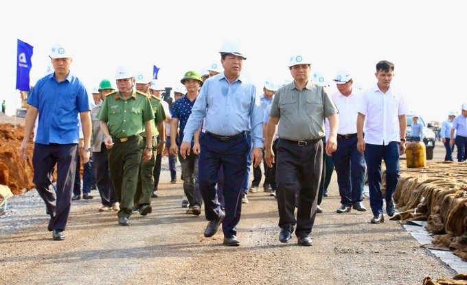 Tại buổi thị sát, Thủ tướng Phạm Minh Chính đã đến kiểm tra tiến độ đường cất hạ cánh số 2 và nhà ga sân bay Long Thành