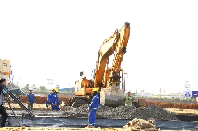 Các nhà thầu đang huy động nhân lực thi công sân bay Long Thành