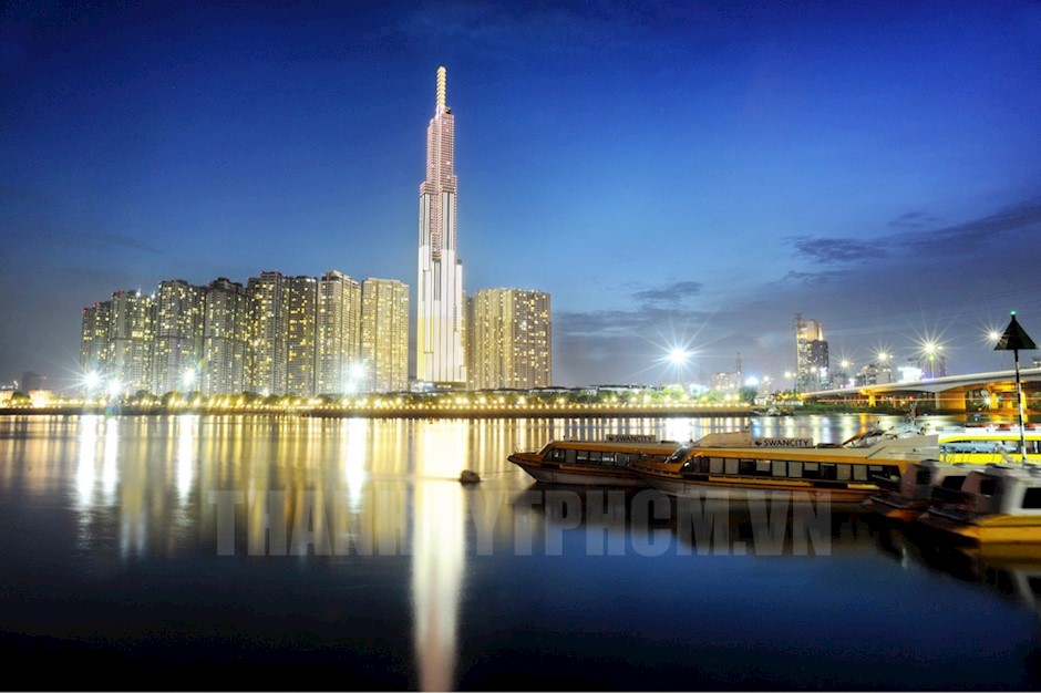 Tòa nhà Landmark 81 tầng được xây dựng ngay tại trung tâm khu đô thị Vinhomes Central Park, quận Bình Thạnh, TPHCM. Nơi đây sẽ là trung tâm thương mại, kinh tế của TP, góp phần phát triển khu vực phía Đông của TP.  (Ảnh: Thanhuytphcm.vn)