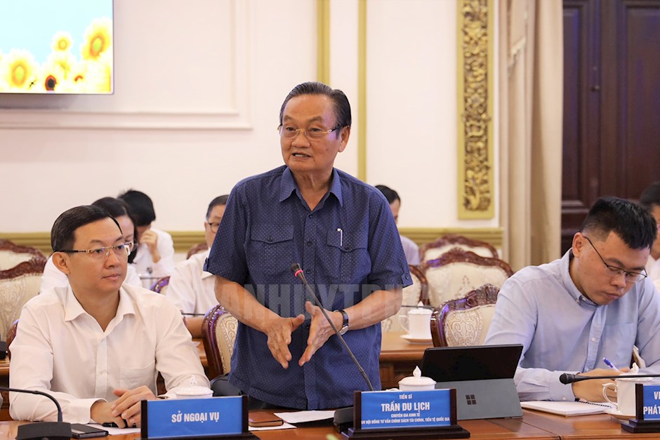 TS Trần Du Lịch nêu ý kiến tại phiên họp. (ảnh: Hương Thảo)
