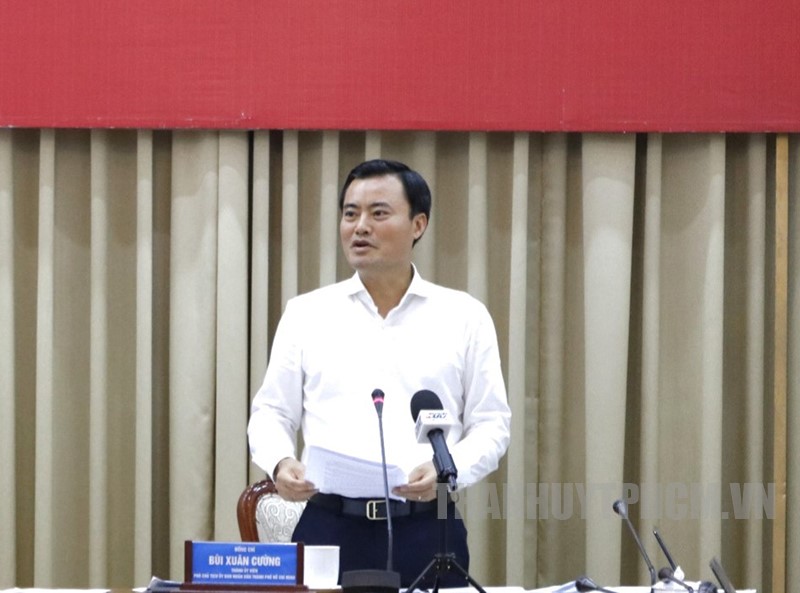 Phó Chủ tịch UBND TPHCM Bùi Xuân Cường phát biểu tại cuộc họp