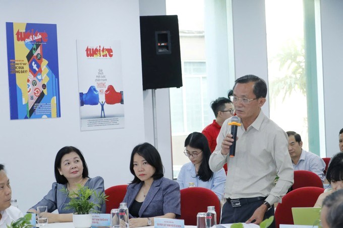 Nhà báo Nguyễn Đức Hiển phát biểu