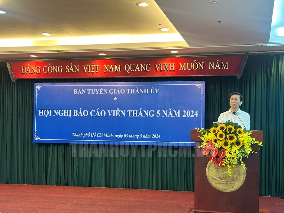 Phó Trưởng ban Tuyên giáo Thành ủy TPHCM Nguyễn Thọ Truyền phát biểu tại hội nghị