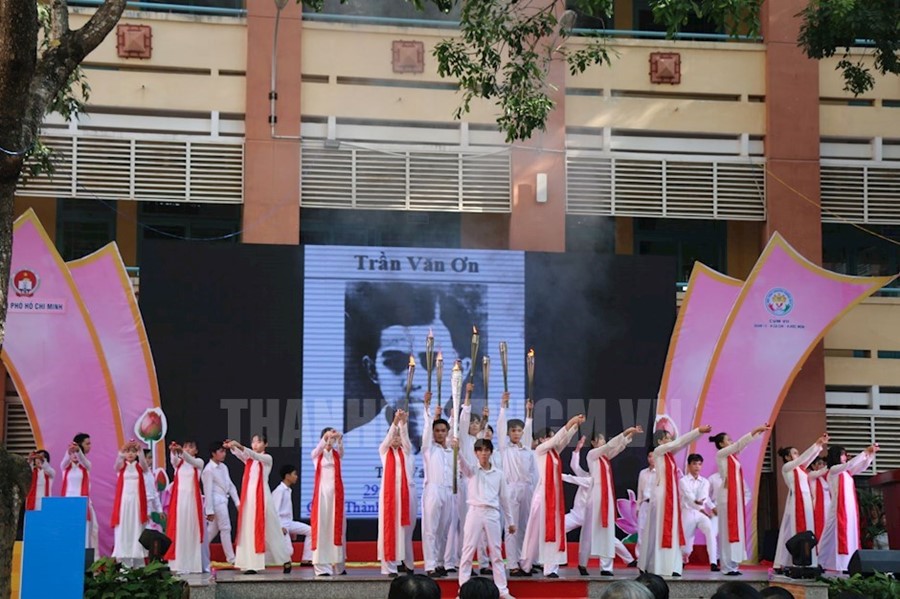 Trường THPT Củ Chi với hoạt cảnh về người Anh hùng Trần Văn Ơn