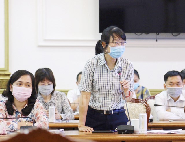 Chủ tịch Liên đoàn Lao động TP Trần Thị Diệu Thúy phát biểu tại phiên họp.