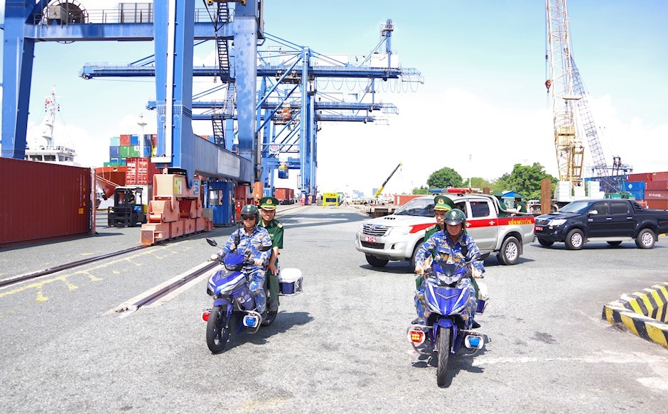 Công tác tuần tra kiểm, soát tại khu vực cửa khẩu cảng biển giữa Bộ đội Biên phòng TPHCM và Phòng Tham mưu Quân cảng Sài Gòn