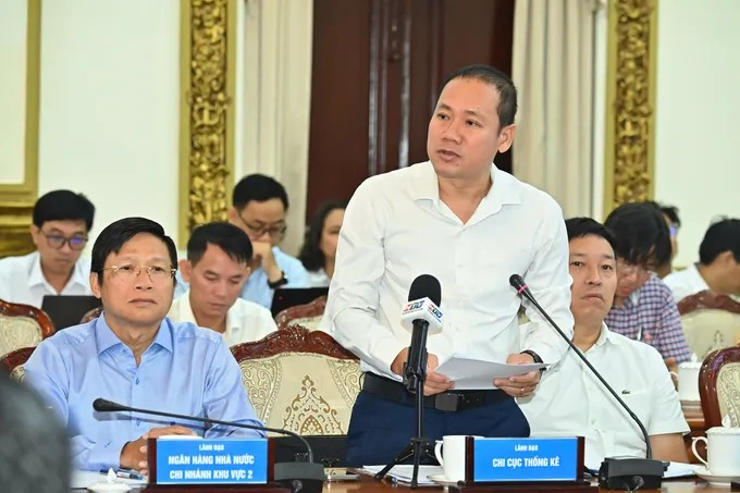 Chi cục trưởng Chi cục Thống kê TPHCM thảo luận. (Ảnh: SGGP)