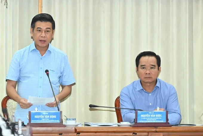 Phó Chủ tịch UBND TPHCM Nguyễn Văn Dũng phát biểu tại phiên họp. (Ảnh: SGGP)