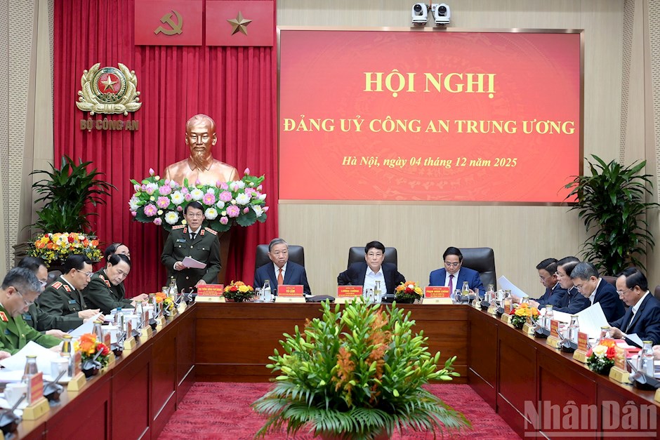 Đại tướng Lương Tam Quang, Ủy viên Bộ Chính trị, Bí thư Đảng ủy Công an Trung ương, Bộ trưởng Công an phát biểu khai mạc hội nghị.