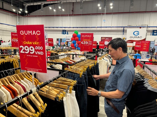 Chương trình có sự tham gia của 140 thương hiệu với kỳ vọng sẽ thu hút khoảng 4.000 khách kết nối giao thương doanh nghiệp và hơn 8.000 lượt khách tham quan, mua sắm. (Ảnh: Vietnam+)