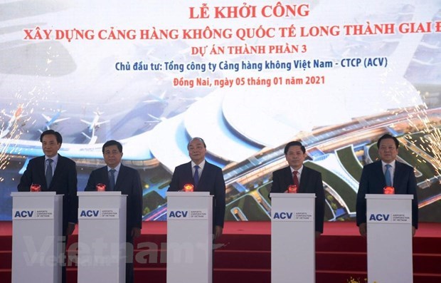 Thủ tướng Chính phủ Nguyễn Xuân Phúc và các đại biểu nhấn nút khởi công dự án sân bay Long Thành. (Ảnh: Vietnam+)