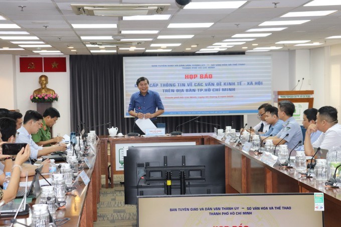 Buổi họp báo cung cấp thông tin về các vấn đề kinh tế - xã hội trên địa bàn TPHCM chiều 5/2. (Ảnh: SGGP)