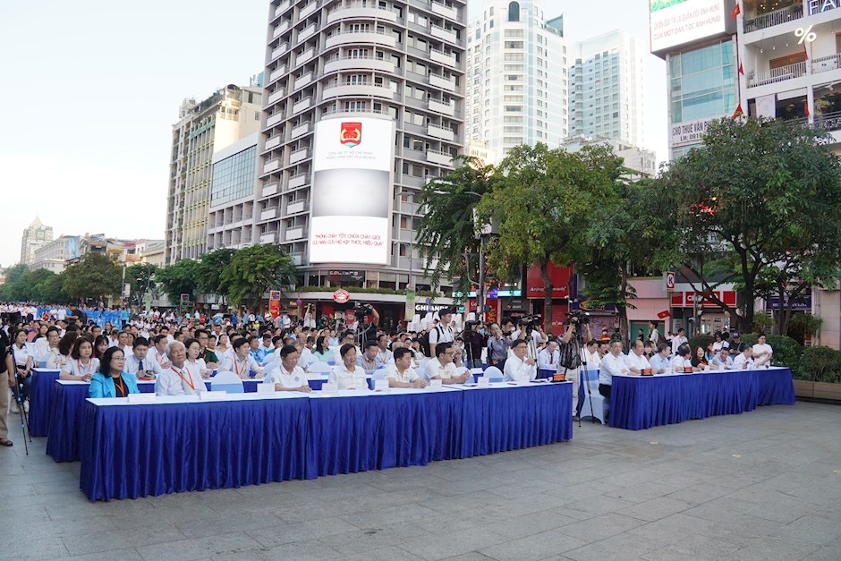 To&agrave;n cảnh lễ m&iacute;t tinh