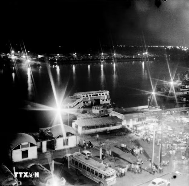 Bến Nhà Rồng (Sài Gòn) đầu thế kỷ XX. Từ nơi này, ngày 5/6/1911, người thanh niên yêu nước Nguyễn Tất Thành đã rời Tổ quốc trên con tàu Đô đốc Latouche-Tréville để thực hiện hoài bão giải phóng nước nhà khỏi ách nô lệ của thực dân, đế quốc. (Ảnh: Tư liệu TTXVN)