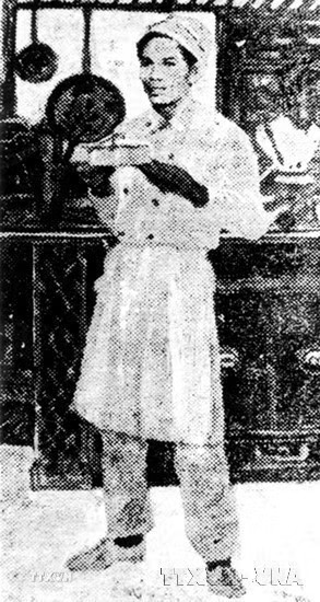 Chàng thanh niên Nguyễn Tất Thành làm phụ bếp ở khách sạn Carlton (Anh), năm 1913. (Ảnh: Tư liệu/TTXVN phát)
