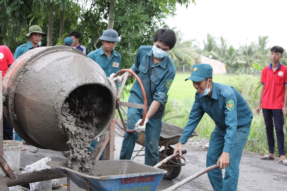 Nhiều tuyến hẻm Nông thôn mới được chiến sĩ Hành quân xanh thực hiện. (Ảnh: Tư liệu Thành Đoàn TPHCM)