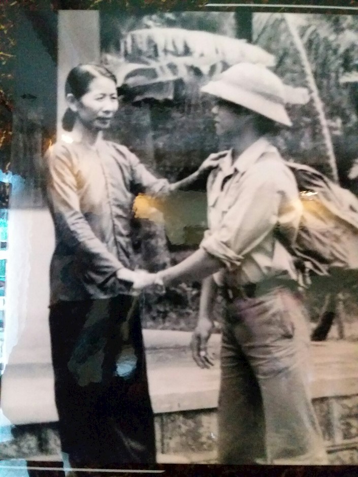 Ngày Mẹ Thành tiễn con trai - Liệt sĩ Trần Điền, lên đường nhập ngũ (ảnh chụp từ tư liệu gia đình)