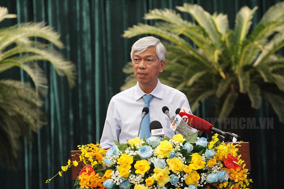 Phó Chủ tịch UBND TPHCM Võ Văn Hoan báo cáo tại hội nghị