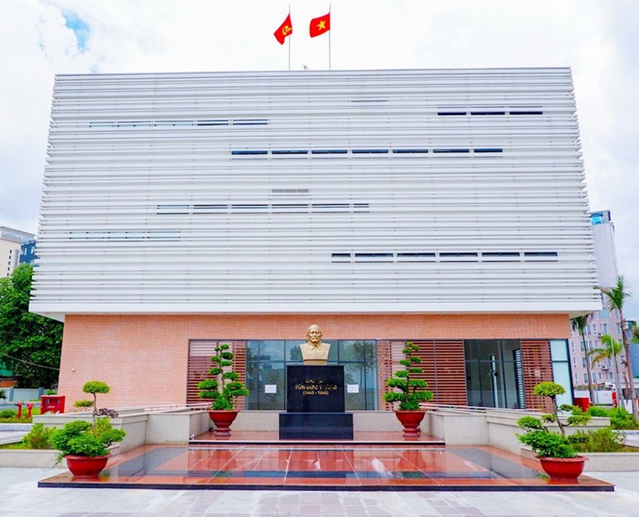 Bảo tàng Tôn Đức Thắng là công trình đầu tiên được khánh thành trong năm 2025 của TPHCM, đồng thời là một trong các công trình tiêu biểu chào mừng kỷ niệm 50 năm Ngày Giải phóng miền Nam, thống nhất đất nước. 