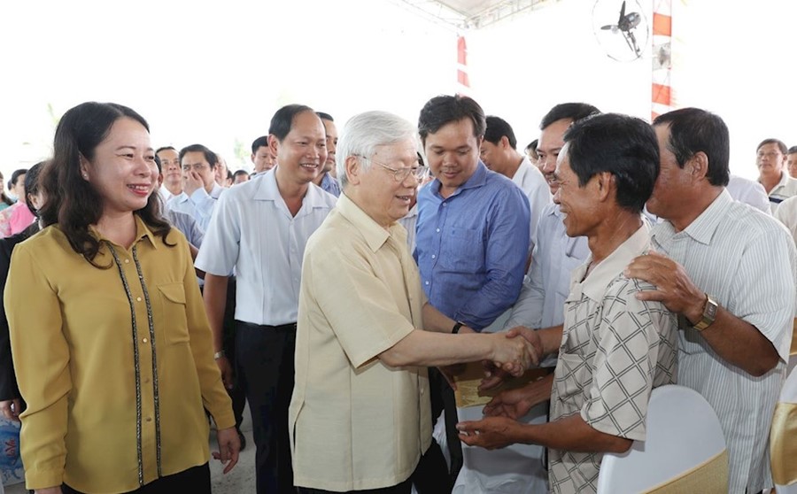 Tổng Bí thư Nguyễn Phú Trọng thăm hỏi cán bộ và nhân dân xã Mỹ Phú, huyện Châu Phú, tỉnh An Giang, ngày 14/4/2018. (Ảnh minh họa: TTXVN)