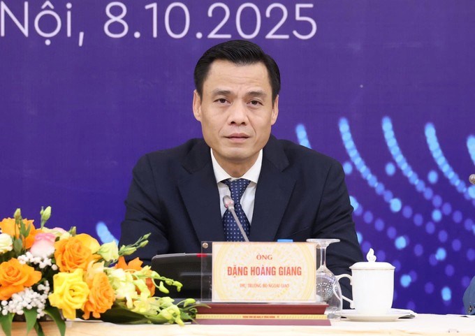 Thứ trưởng Bộ Ngoại giao Đặng Hoàng Giang trả lời tại họp báo ngày 8/10. (Ảnh: SGGP)