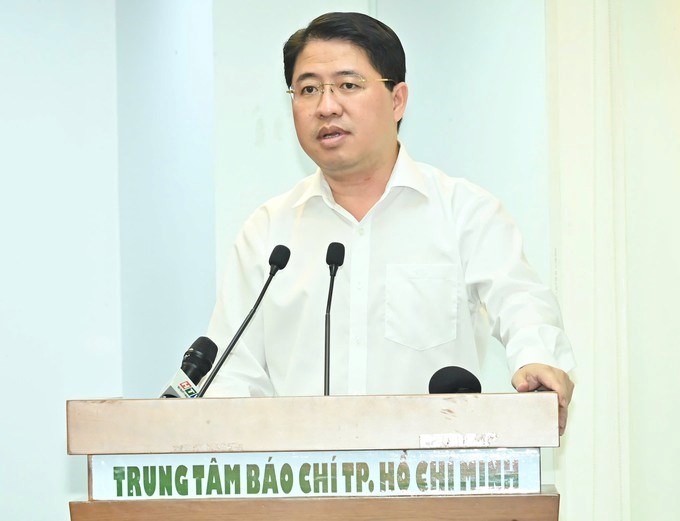Thành ủy viên, Chánh Văn phòng Thành ủy TPHCM Phạm Hồng Sơn thông tin về chuyển đổi số tại Đại hội đại biểu Đảng bộ TPHCM lần thứ I, nhiệm kỳ 2025-2030. (Ảnh: SGGP)