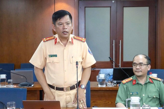 Thượng tá Nguyễn Văn Bình thông tin tại họp báo (Ảnh SGGP)