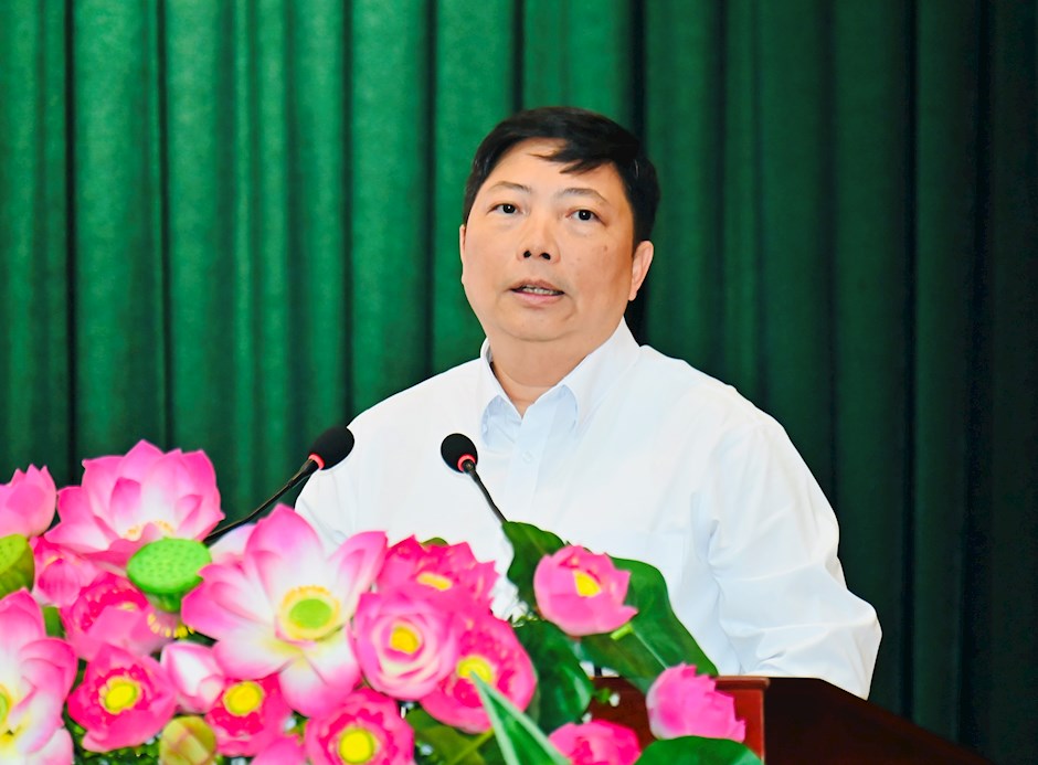 Viện trưởng Viện Pasteur TPHCM Nguyễn Vũ Trung trình bày chương trình hành động. Ảnh: VIỆT DŨNG