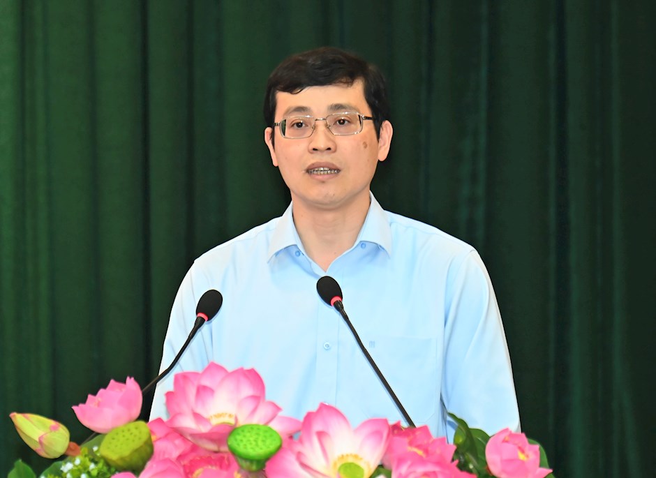 ĐBQH hoạt động chuyên trách tại Ủy ban Pháp luật và Tư pháp của Quốc hội Đỗ Đức Hiển trình bày chương trình hành động tại hội nghị. Ảnh: VIỆT DŨNG