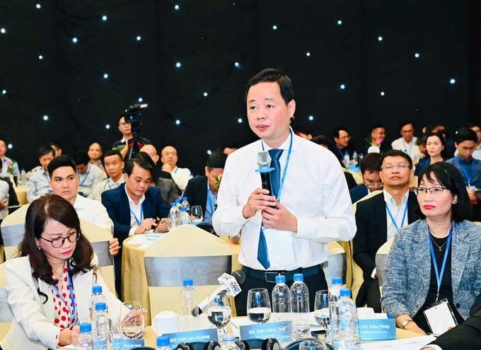 Đại biểu nêu ý kiến với lãnh đạo TPHCM. (Ảnh: SGGP)