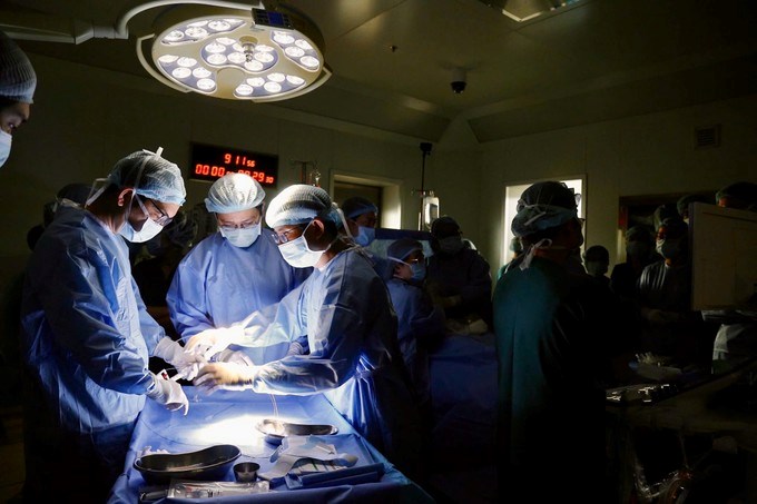 Ê kíp bác sĩ Bệnh viện Từ Dũ và Bệnh viện Nhi đồng 1 (TPHCM) can thiệp thông tim bào thai cho thai nhi bị bất thường tim bẩm sinh