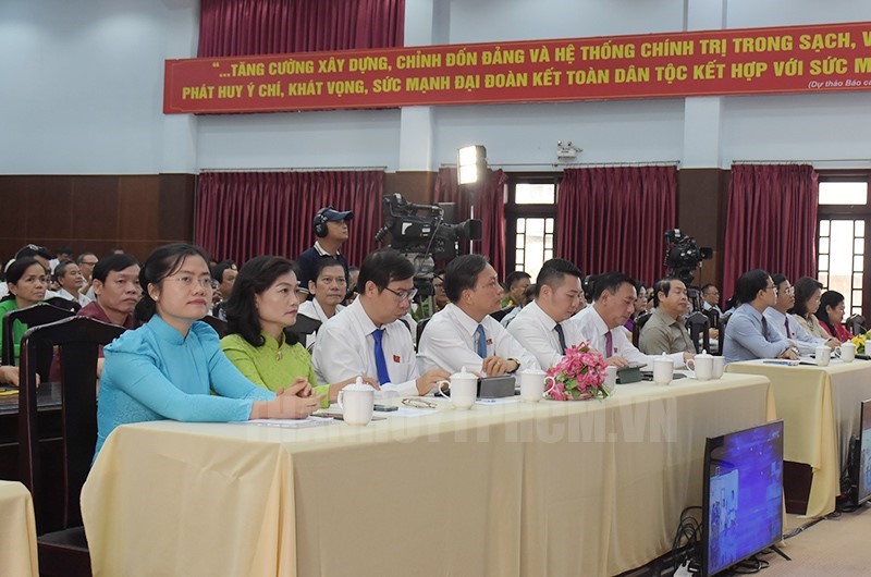 Các đại biểu tham dự chương trình.