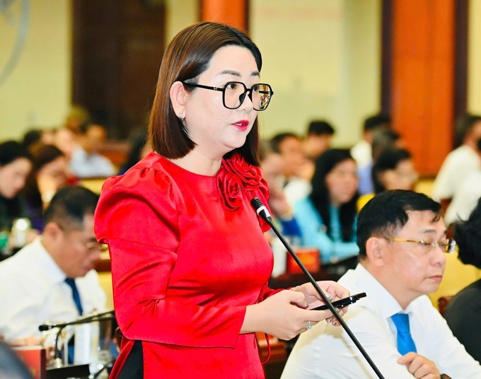 ĐB Châu Trương Hoàng Thảo đặt câu hỏi. (Ảnh: SGGP)