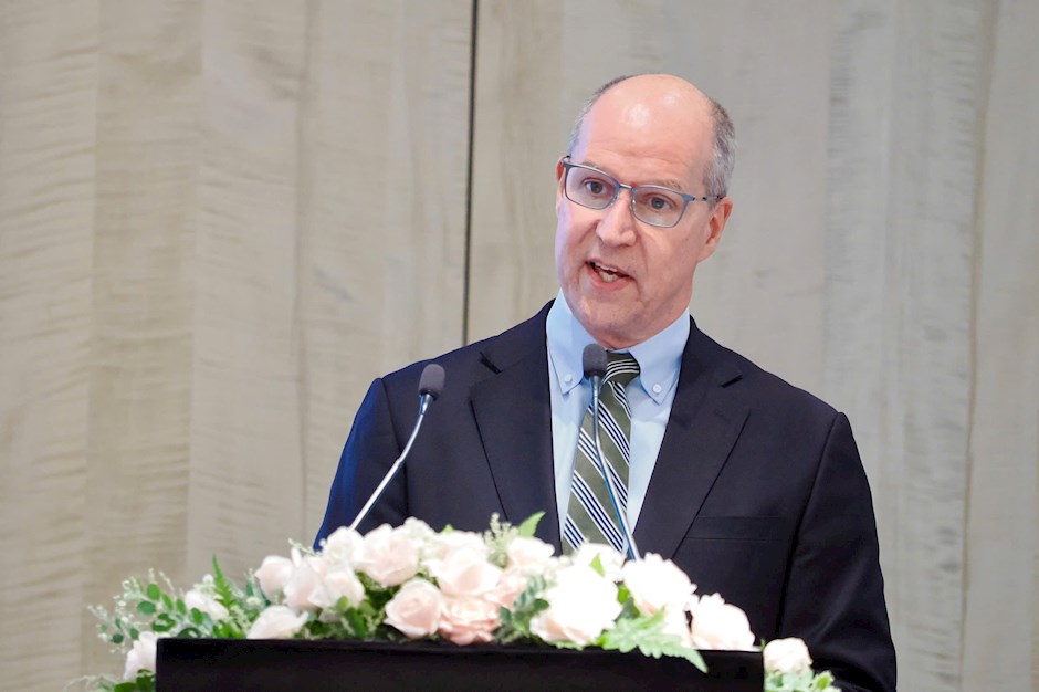 Ông Mark Gillin, Chủ tịch AmCham tại Việt Nam, phát biểu tại sự kiện. Ảnh: SGGP
