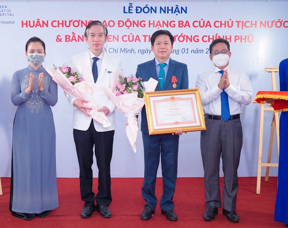 Tiến sĩ, Bác sĩ Nguyễn Phan Tú Dung được tặng thưởng Huân chương Lao động hạng Ba