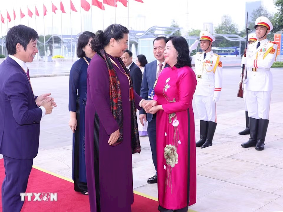 Các đồng chí lãnh đạo, nguyên lãnh đạo Đảng, Nhà nước đến dự phiên khai mạc trọng thể Đại hội XI Mặt trận Tổ quốc Việt Nam. (Ảnh: Văn Điệp/TTXVN)