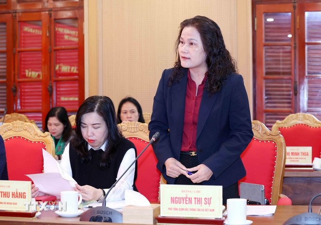 Bà Nguyễn Thị Sự, Phó Tổng Giám đốc Thông tấn xã Việt Nam phát biểu tại phiên họp. (Ảnh: TTXVN)
