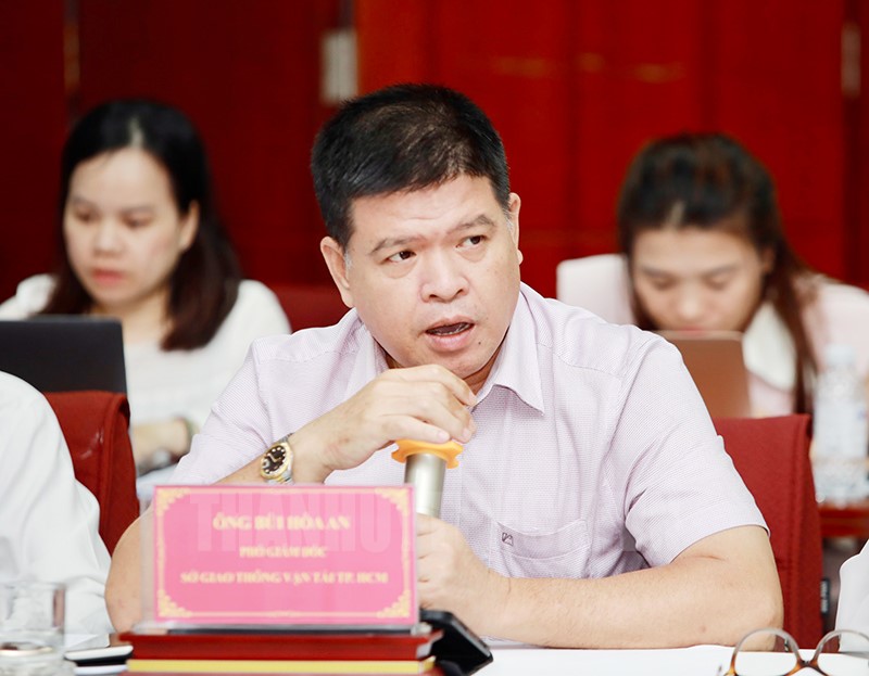 Phó Giám đốc Sở GTVT TP Bùi Hòa An chia sẻ thông tin tại tọa đàm