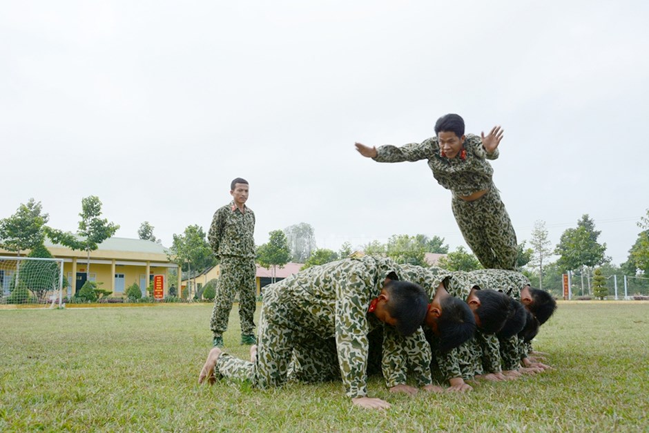 Bộ Đội Đặc Công Khổ Luyện