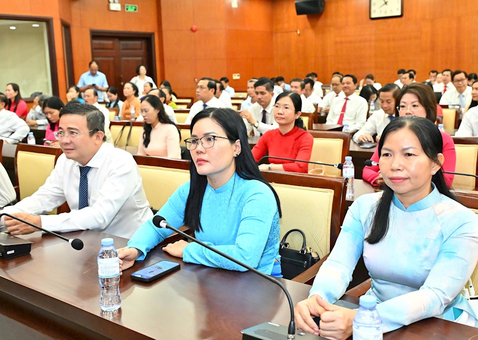Các đại biểu tham dự buổi làm việc. Ảnh: VIỆT DŨNG