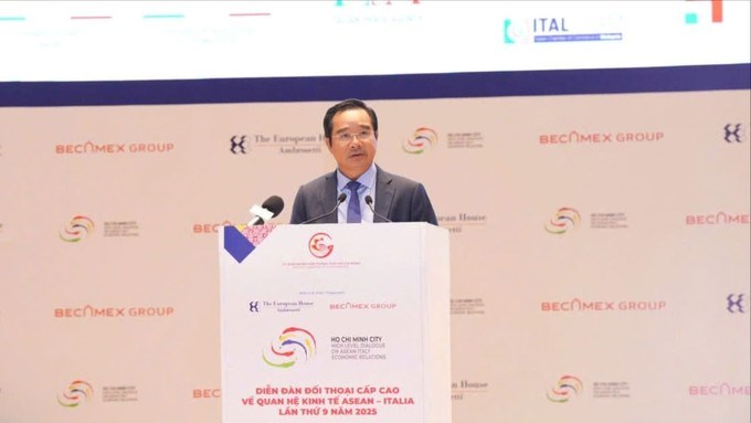 Chủ tịch UBND TPHCM Nguyễn Văn Được phát biểu tại phiên khai mạc. (Ảnh: SGGP)