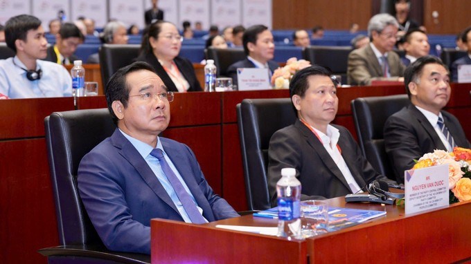 Các đại biểu dự phiên khai mạc diễn đàn