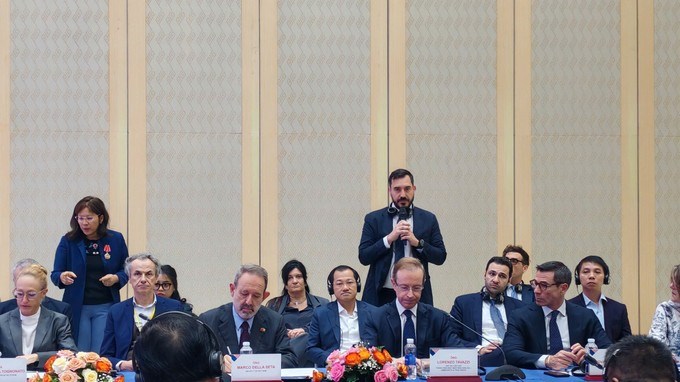 Đại diện các thành viên trong đoàn phát biểu tại buổi tiếp