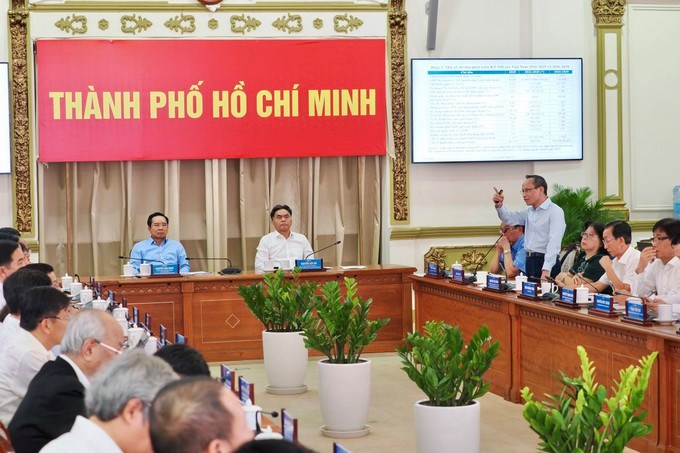 Chủ tịch UBND TPHCM Nguyễn Văn Được và Phó Chủ tịch UBND TPHCM Nguyễn Lộc Hà điều hành hội thảo, lắng nghe ý kiến đại biểu. Ảnh: HOÀNG HÙNG