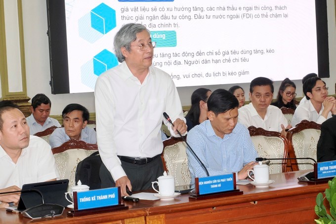Ông Phạm Bình An, Phó Viện trưởng Viện Nghiên cứu phát triển TPHCM, phát biểu tại hội thảo. Ảnh: HOÀNG HÙNG